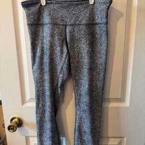 Lululemon Wunder Unders, Black & White Pattern, Size 8